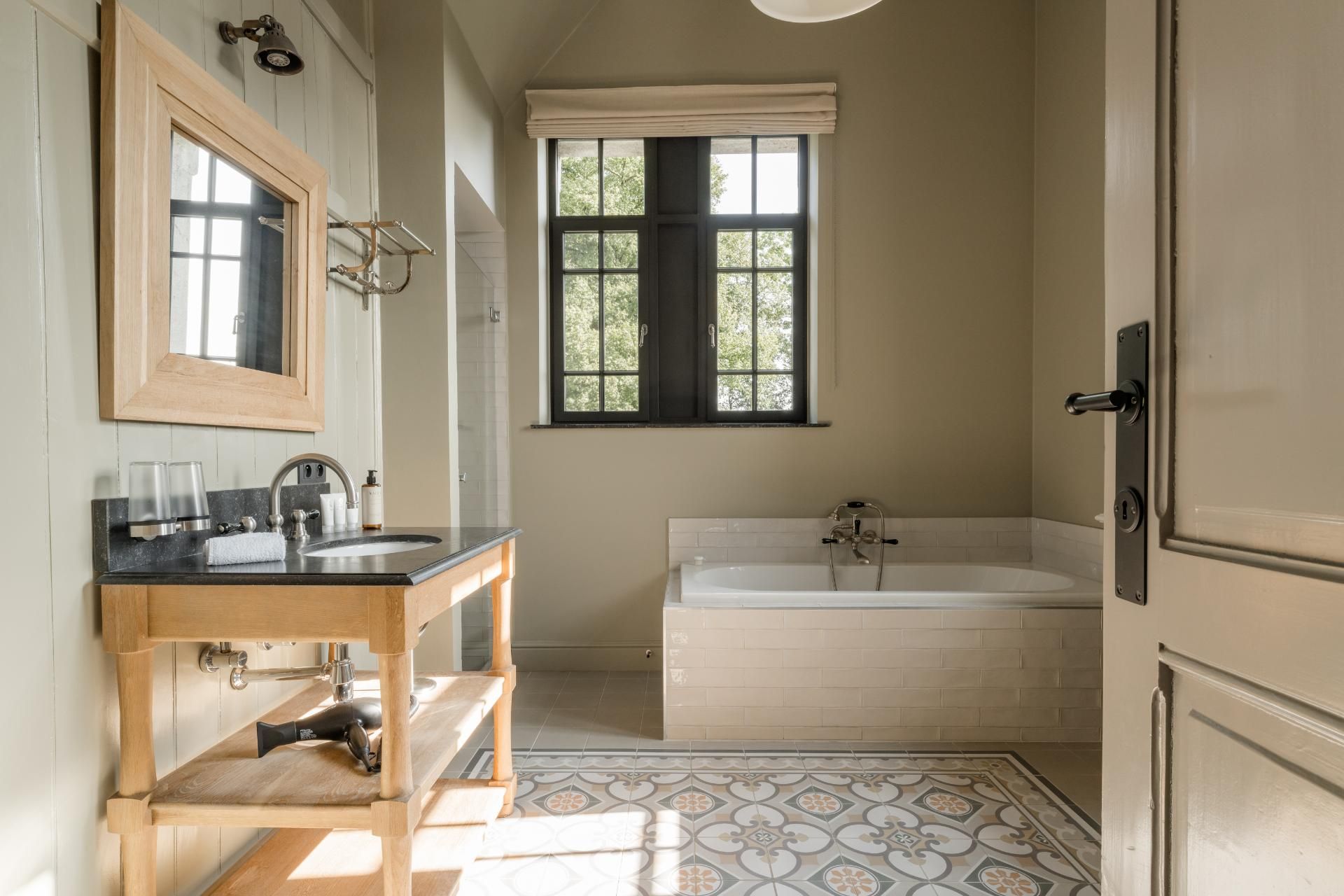 Luxe badkamer chateau beausaint boeking